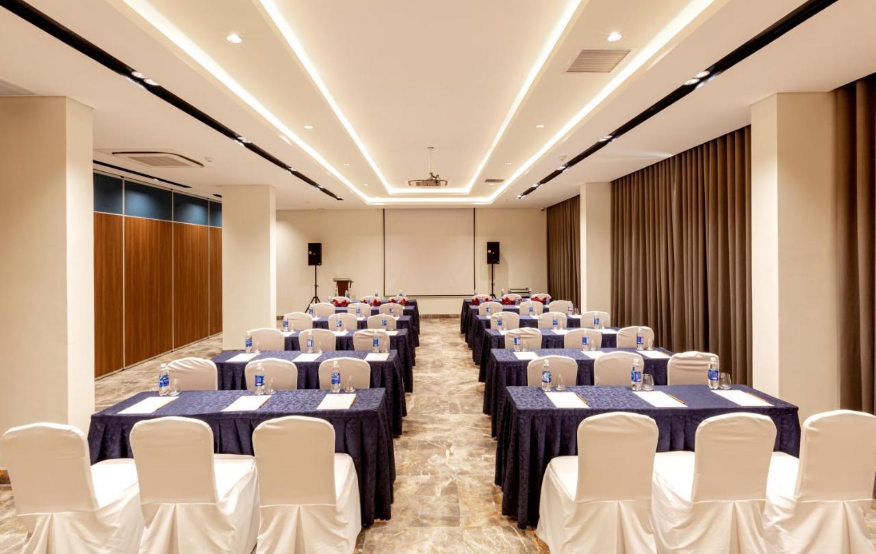 Phu Thang Grand Hotel Duc Hoa Zewnętrze zdjęcie